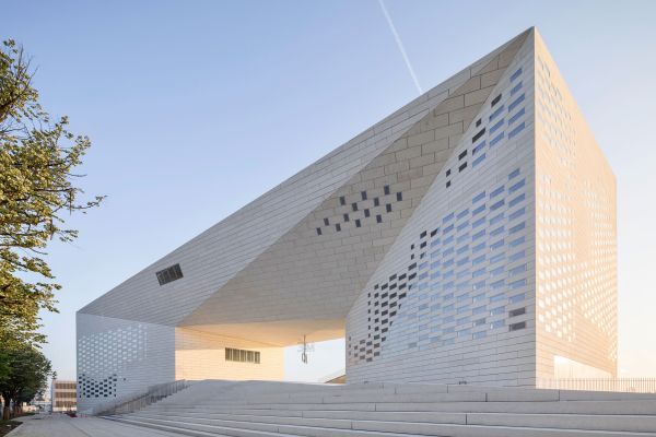 LA MÉCA - Copyright Laurian Ghnitoiu